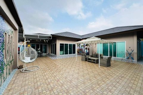 Duplex in Pattaya, Thailand 5 bedrooms № 152800 - photo 19