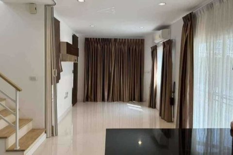 House in Samut Prakan, Thailand 4 bedrooms № 152799 - photo 7