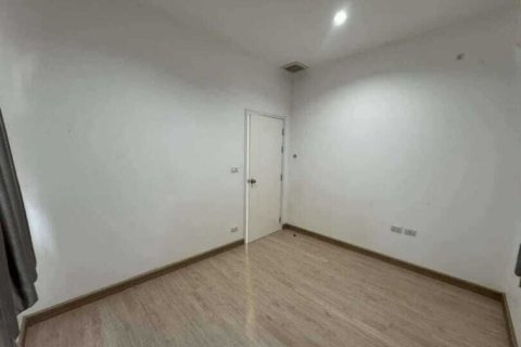 House in Samut Prakan, Thailand 4 bedrooms № 152799 - photo 6