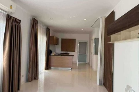 House in Samut Prakan, Thailand 4 bedrooms № 152799 - photo 1