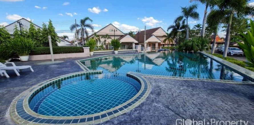 House in Pattaya, Thailand 3 bedrooms № 172523
