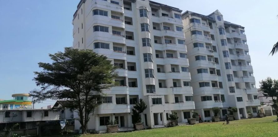 Hotel in Phra Khanong, Bangkok, Thailand № 171810