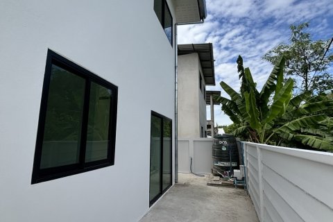 House in Saraphi, Thailand 4 bedrooms № 205550 - photo 11