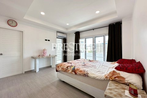 Condo in Pattaya, Thailand, 3 bedrooms № 197542 - photo 17