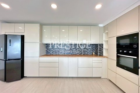 Condo in Pattaya, Thailand, 3 bedrooms № 197542 - photo 9
