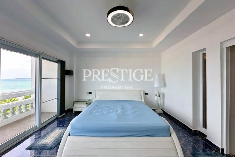 Condo in Pattaya, Thailand, 3 bedrooms № 197542 - photo 12