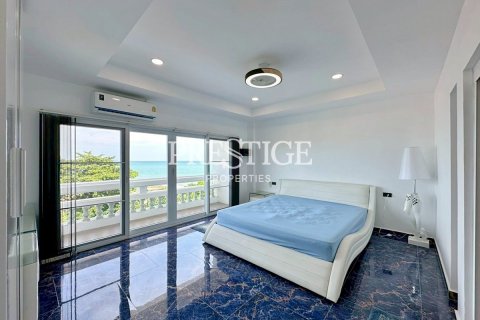 Condo in Pattaya, Thailand, 3 bedrooms № 197542 - photo 11