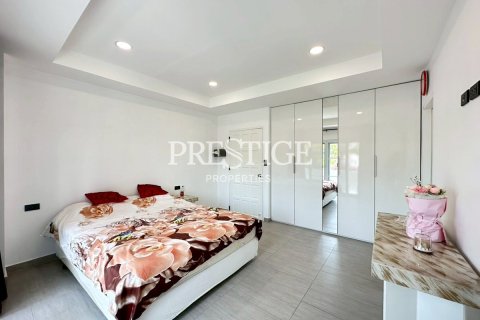 Condo in Pattaya, Thailand, 3 bedrooms № 197542 - photo 15