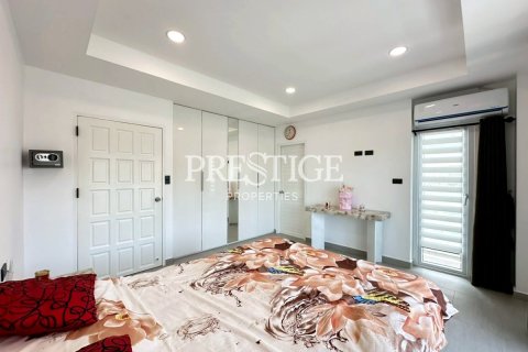Condo in Pattaya, Thailand, 3 bedrooms № 197542 - photo 16