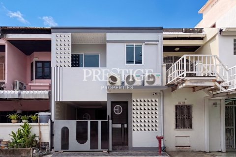 House in Pattaya, Thailand 3 bedrooms № 197540