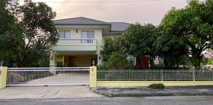 House in Chiang Mai, Thailand 4 bedrooms № 75146