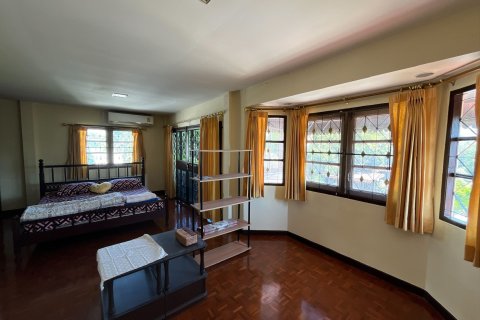 House in Khlong Toei, Bangkok, Thailand 4 bedrooms № 159328 - photo 8