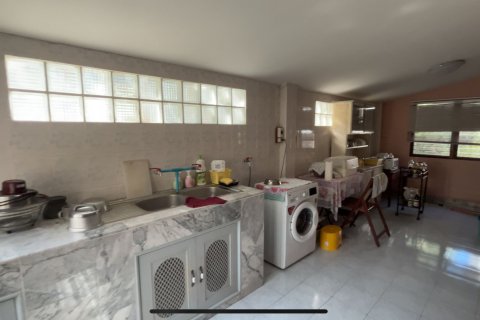 House in Khlong Toei, Bangkok, Thailand 4 bedrooms № 159328 - photo 15