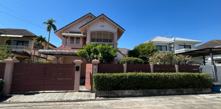 House in Khlong Toei, Bangkok, Thailand 4 bedrooms № 159328