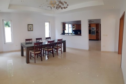 House in Pattaya, Thailand 4 bedrooms № 157596 - photo 4