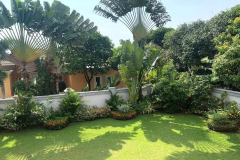 House in Pattaya, Thailand 4 bedrooms № 157596 - photo 15