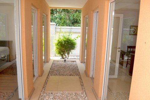 House in Pattaya, Thailand 4 bedrooms № 157596 - photo 12