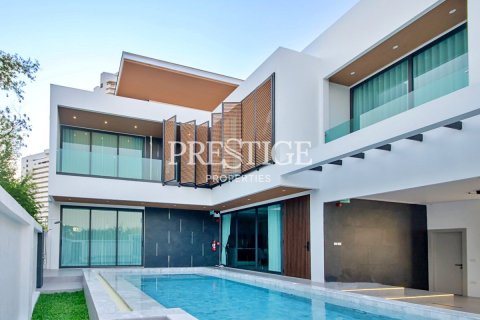 House in Pattaya, Thailand 4 bedrooms № 198208