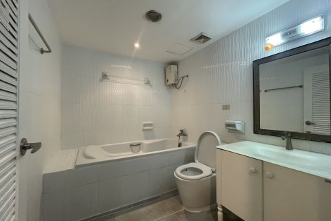Кондоминиум с 3 спальнями в Ваттхане, Бангкок, Таиланд № 138899 - фото 12