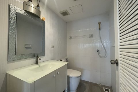 Кондоминиум с 3 спальнями в Ваттхане, Бангкок, Таиланд № 138899 - фото 16