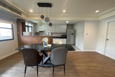 Кондоминиум с 3 спальнями в Ваттхане, Бангкок, Таиланд № 138899 - фото 3