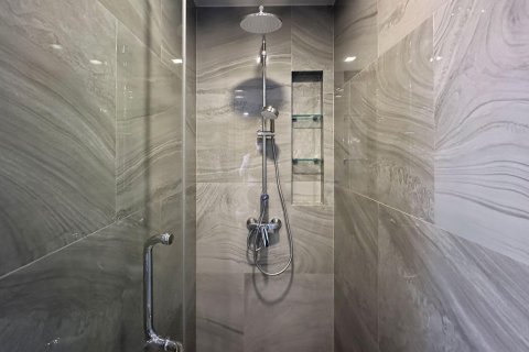 Studio dans le Condo à Khlong Toei, Bangkok, Thaïlande  № 138901 - photo 13