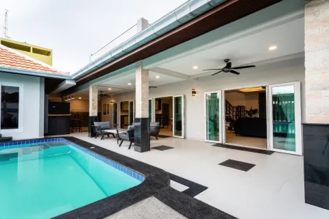 Villa in Pattaya, Thailand 4 bedrooms № 155664 - photo 5