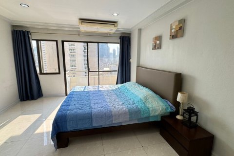 Studio in the Condo in Khlong Toei, Bangkok, Thailand  № 136152 - photo 9