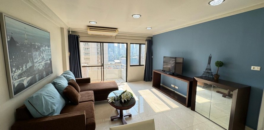 Studio in the Condo in Khlong Toei, Bangkok, Thailand  № 136152