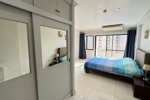 Studio in the Condo in Khlong Toei, Bangkok, Thailand  № 136152 - photo 10