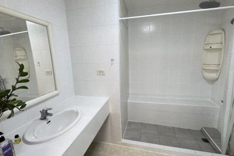 Кондоминиум с 2 спальнями в Ваттхане, Бангкок, Таиланд № 136151 - фото 11