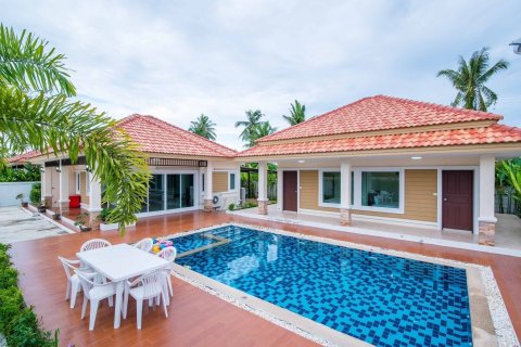 Villa in Hua Hin, Thailand 4 bedrooms № 171232 - photo 6