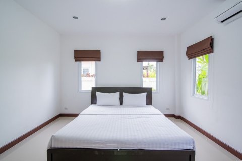 Villa in Hua Hin, Thailand 4 bedrooms № 171232 - photo 4