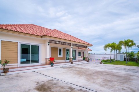 Villa in Hua Hin, Thailand 4 bedrooms № 171232 - photo 27
