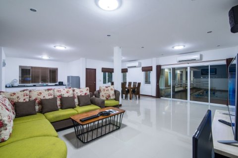Villa in Hua Hin, Thailand 4 bedrooms № 171232 - photo 8