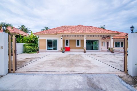 Villa in Hua Hin, Thailand 4 bedrooms № 171232 - photo 21