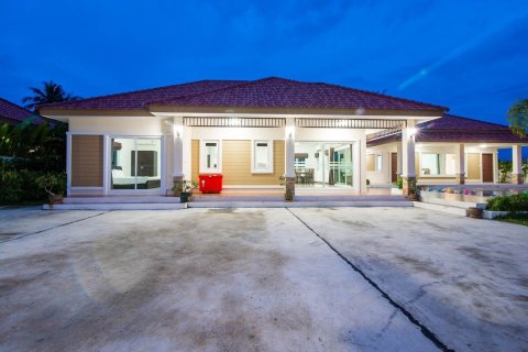 Villa in Hua Hin, Thailand 4 bedrooms № 171232 - photo 13