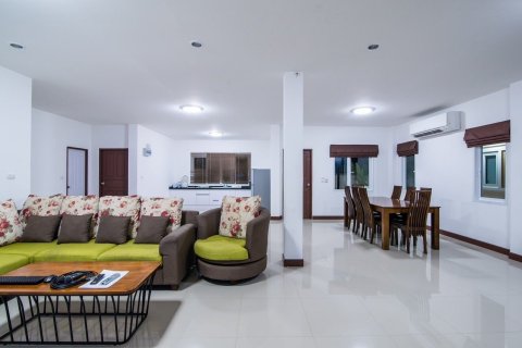 Villa in Hua Hin, Thailand 4 bedrooms № 171232 - photo 2