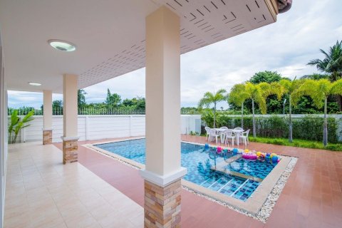 Villa in Hua Hin, Thailand 4 bedrooms № 171232 - photo 16