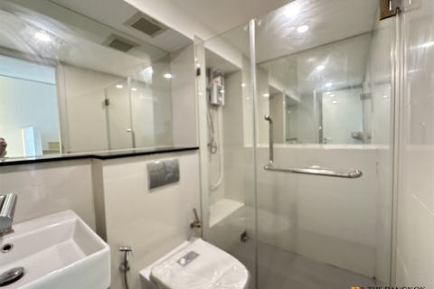 Condo in Bangkok, Thailand, 1 bedroom  № 187893 - photo 2