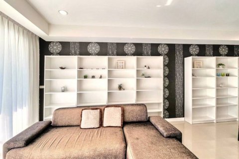 Condo in Bangkok, Thailand, 1 bedroom  № 116915 - photo 4