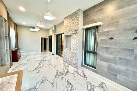 Maison à Bang Kaeo, Thaïlande 5 chambres № 173728 - photo 9