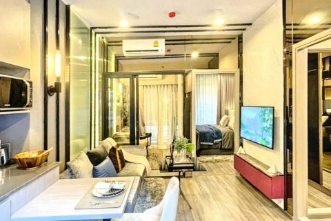 Condo in Bangkok, Thailand, 1 bedroom  № 120198 - photo 1