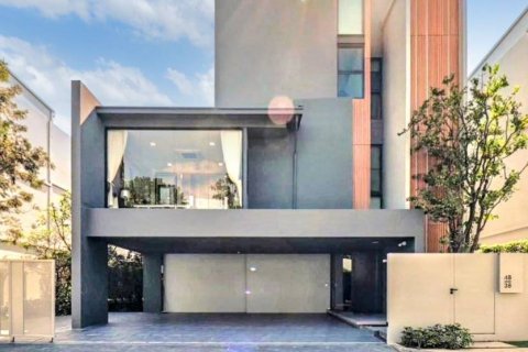 House in Saphan Sung, Bangkok, Thailand 5 bedrooms № 120199 - photo 1