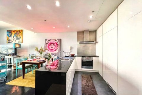 Condo in Bangkok, Thailand, 2 bedrooms  № 120196 - photo 2