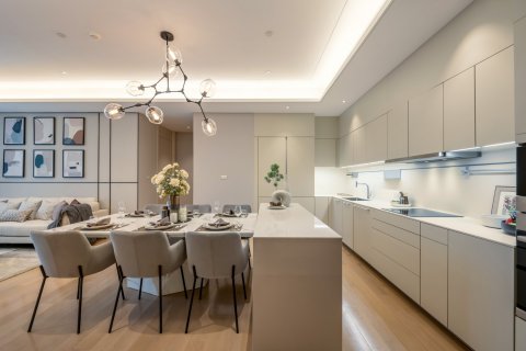 Condo in Bangkok, Thailand, 2 bedrooms  № 143175 - photo 17