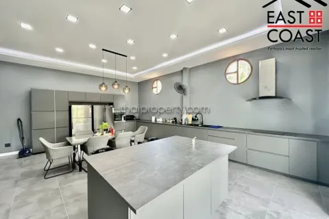 Casa de 3 dormitorios en Pattaya, Tailandia № 213093 - foto 8