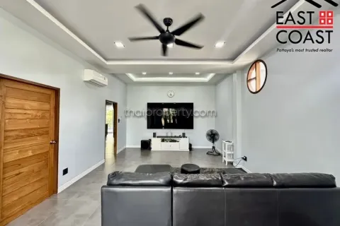 Casa de 3 dormitorios en Pattaya, Tailandia № 213093 - foto 4