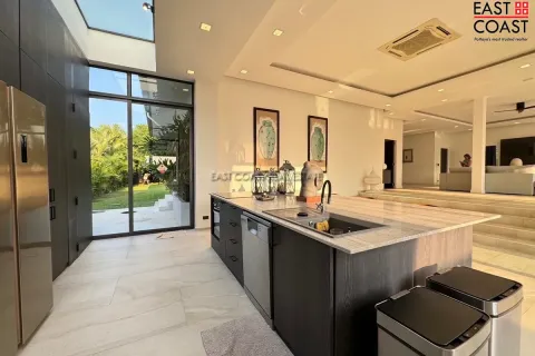 Casa de 4 dormitorios en Pattaya, Tailandia № 213091 - foto 15
