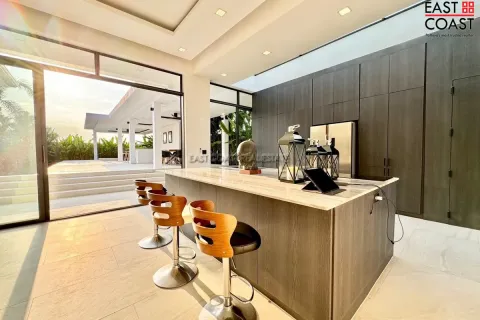 Casa de 4 dormitorios en Pattaya, Tailandia № 213091 - foto 9